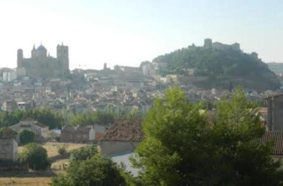 Apartamentos Mequedo Alcañiz Exteriör bild